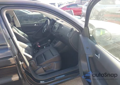 2017 Volkswagen Tiguan z USA, uszkodzony, nr VIN WVGAV7AX2HK000670